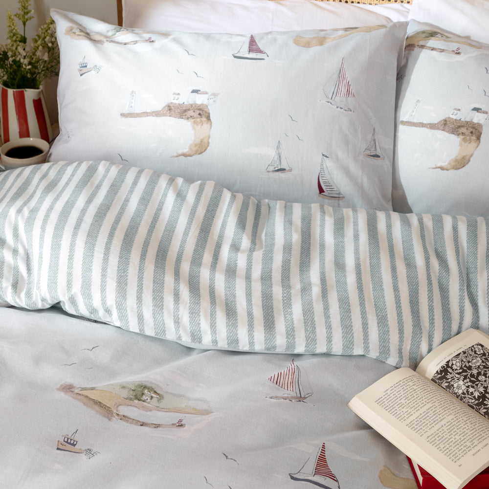 Global Blue Bedding - Abersoch Shore Reversible 100% Cotton Duvet Cover Set Sky Blue Wylder