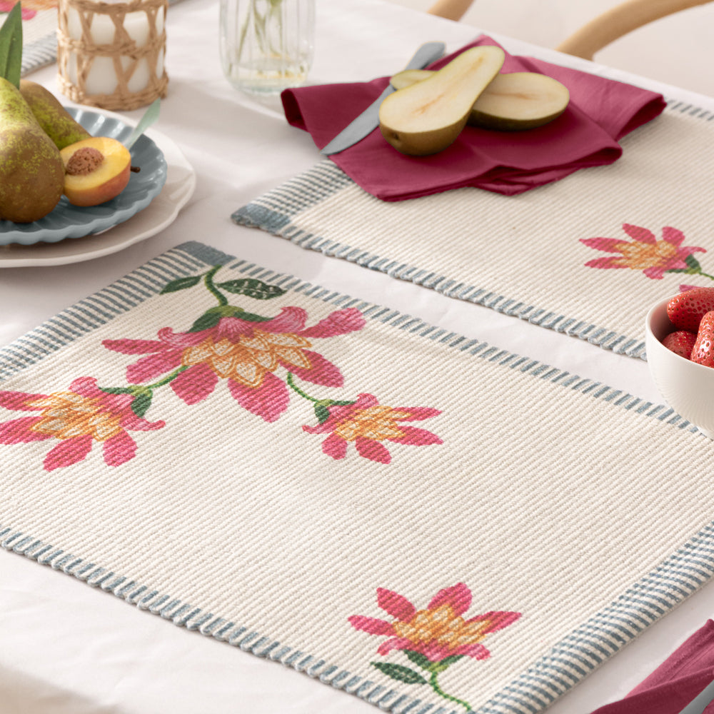 Floral Red Kitchen - Claudia Indoor/Outdoor Set of 4 Placemats Candy Red Wylder Nature